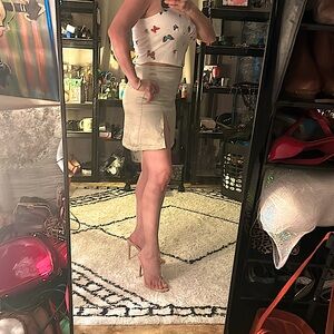 Forever 21 mini skirt 100%polyester. Light green w a sheen to it.💚 EUC/preloved